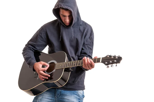 Fundersam tonåring klädd i en hoodie, skriva en sång om livet — Stockfoto
