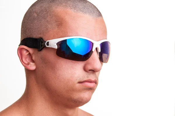 Bald guy wearing fashion sunglasses posing against a white backg — Stock Photo, Image