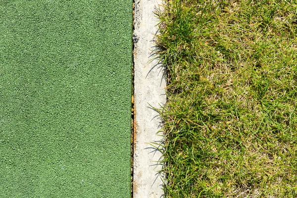 Pistes de course vertes avec herbe — Photo