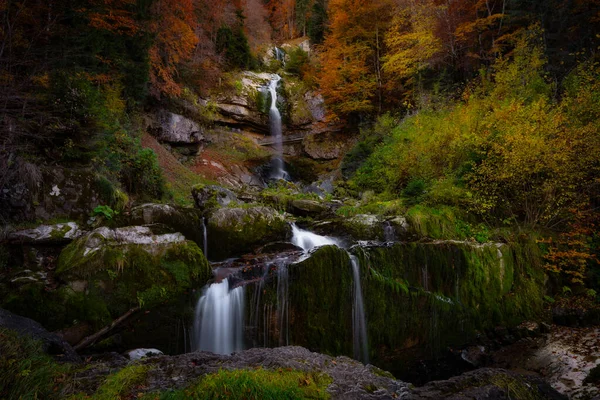 Cachoeira Giesbach Cercada Por Árvores Outono — Fotografia de Stock