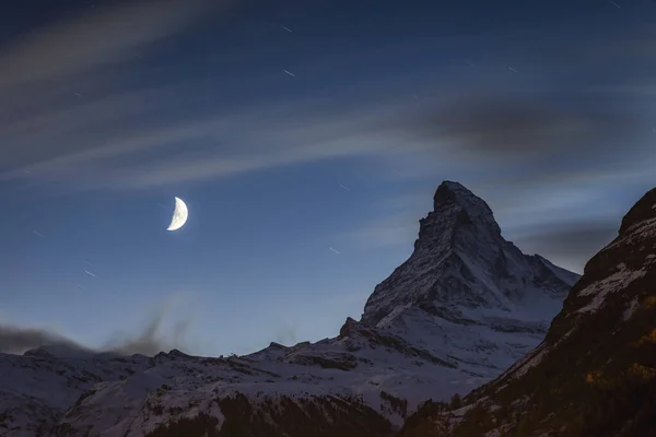 Ay ışığıyla Matterhorn dağını gör