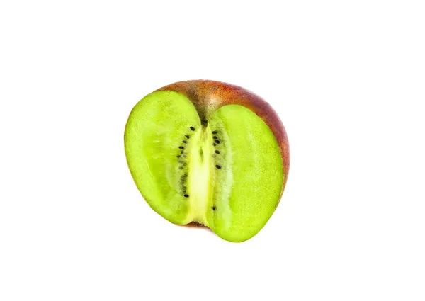 Simbiosis modificada genéticamente con manzana y kiwi. Aislado sobre fondo blanco — Foto de Stock