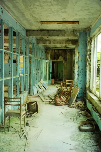 Corridor in abandoned school — Stock Photo, Image