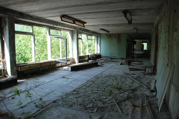 Corridor in abandoned school — Stock Photo, Image