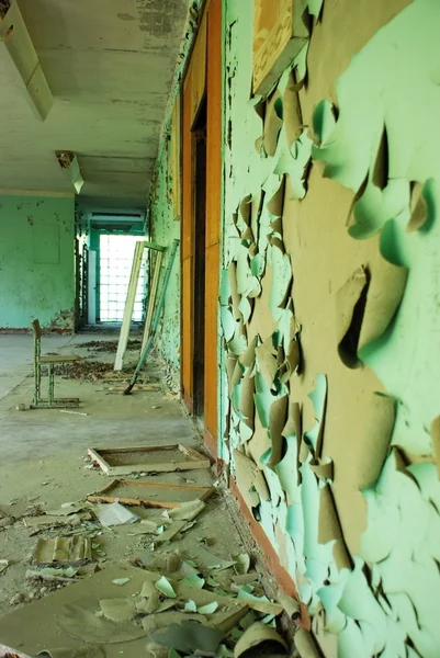 Corridor in abandoned school — Stock Photo, Image