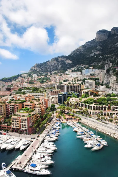 Luxusní jachty a byty v přístavu Monako — Stock fotografie