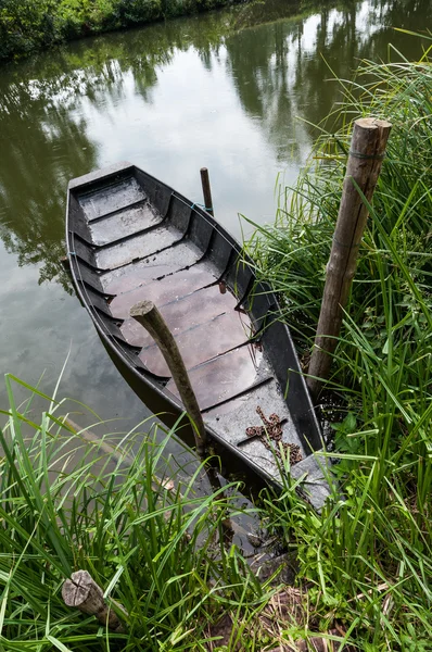 Bateau à terre — Photo