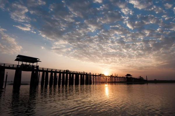 Solnedgång på u bein bridge, myanmar — Stockfoto