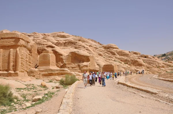 Pesher en Petra, Jordania. Un día brillantemente soleado. Hermosas vistas . —  Fotos de Stock