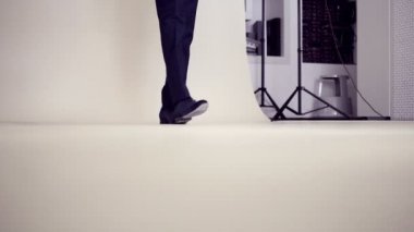 moda çekim yürüyüş modeli