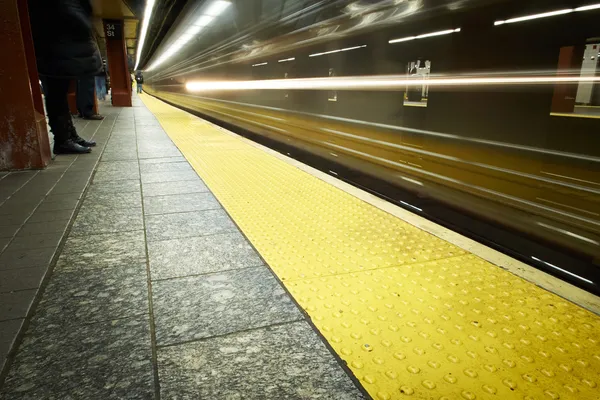 new York'un Times Meydanı Metro İstasyonu'na