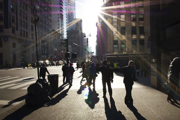 Voetgangers in new york — Stockfoto