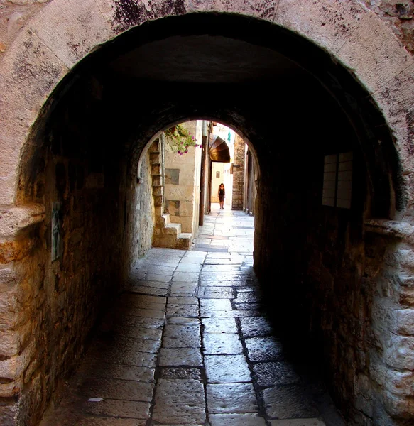 Roma saray şeride daraltmak, Böl