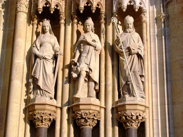 Novogotický sochy svatých — Stock fotografie