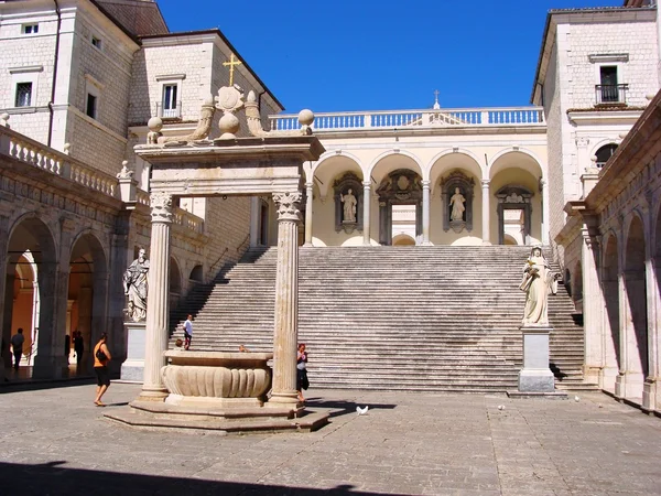 Monte cassino Manastırı, İtalya