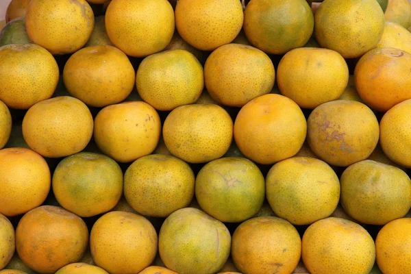 Tayland bir piyasa ahır Satılık mandalina bol. — Stok fotoğraf