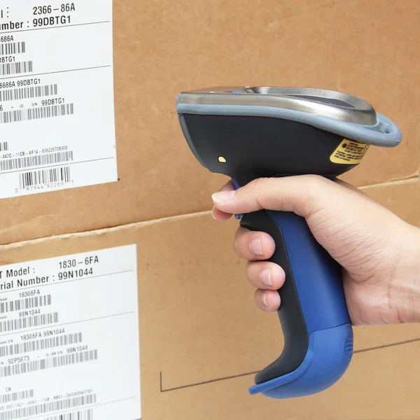 Kutuları ile buletooth barcode scanner tarama — Stok fotoğraf