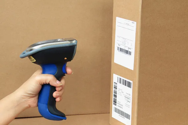 Bluetooth Barcode e QR Code Scanner, mostrando lebe de código de barras de digitalização — Fotografia de Stock