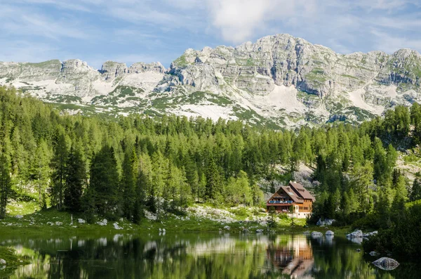 Berg cottage — Stockfoto