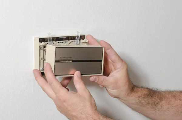 Removing a Thermostat Cover — Stock Photo, Image