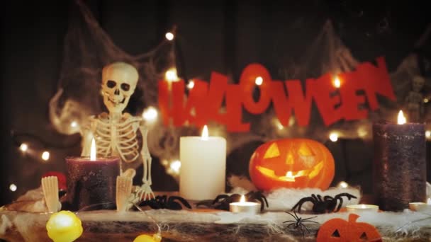 Ijesztő halloween háttér. Halloween dekoráció. Boldog Halloween partit ünneplünk — Stock videók