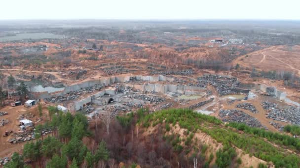 거대 한 석광 채석장. 광산 채석장을 열어 놓는다. 대리석 채석장. 채광 산업 — 비디오