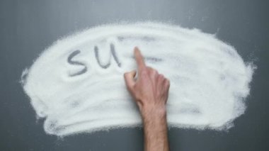 Şeker bağımlısı. Şeker arkaplanına el yazısıyla şeker bağımlısı yazıyor. Şeker hastalığını durdur.