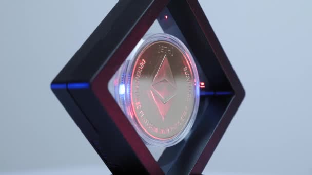 Moneda Etereum Luz Roja Azul Minería Criptomonedas Cadena Bloques Bolsa — Vídeos de Stock