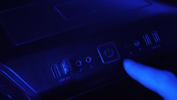 손가락으로 컴퓨터 스위치를 컴퓨터 버튼닫아요 시스템 버튼을 합니다 컴퓨터 — 비디오