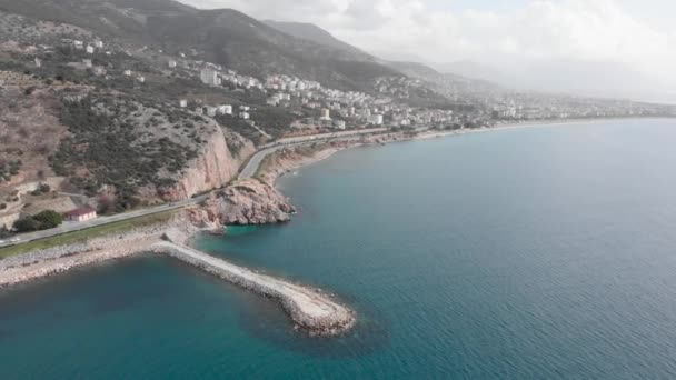 Baie et quai à Alanya, Turquie. Beau paysage marin avec montagnes et littoral — Video