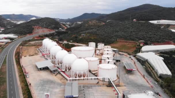 Réservoirs de gaz de pétrole liquéfié Réservoirs de stockage de gaz sphériques dans la raffinerie de carburant — Video