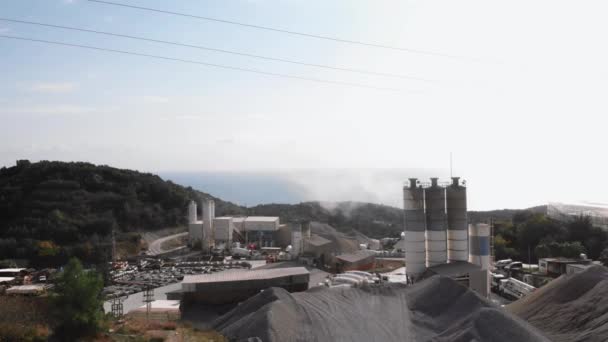 โรงงานคอนกรีตซีเมนต์ พื้นที่อุตสาหกรรมของโรงงานผลิตปูนซีเมนต์ อุตสาหกรรมทั่วโลก — วีดีโอสต็อก