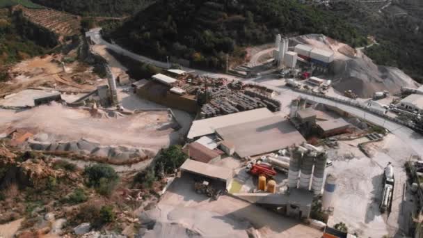 생산 지역 이 있는 시멘트 공장. 산업 공장 시설 — 비디오