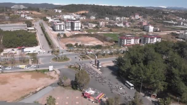 Grande grupo de ciclistas profissionais que participam na corrida de bicicleta Grand Prix Velo Alanya — Vídeo de Stock