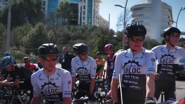 Professional cycling team at bike race GP Justiniano. Alanya/Turkey/20.02.2022 — Stock Video