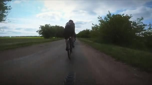 Ciclistas en bicicleta de grava. Odessa, Ucrania, 28.05.2021. Deporte activo — Vídeo de stock