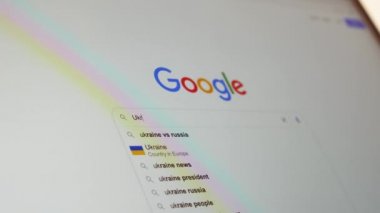 2022 Ukrayna krizi hakkında Google 'da arama yap. Alanya, Türkiye, 11.02.2022