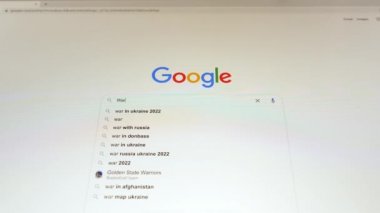 Ukrayna 2022 'de savaş, Google' da aranıyor. Alanya, Türkiye, 11.02.2022