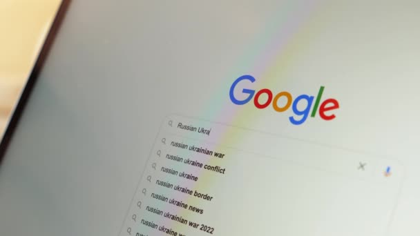 Російська українська війна 2022, пошук в Google. Аланья, Туреччина, 11.02.2022 — стокове відео