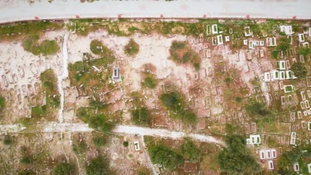 Monuments and tombstones at cemetery. Muslim graveyard, aerial view — Stock Video