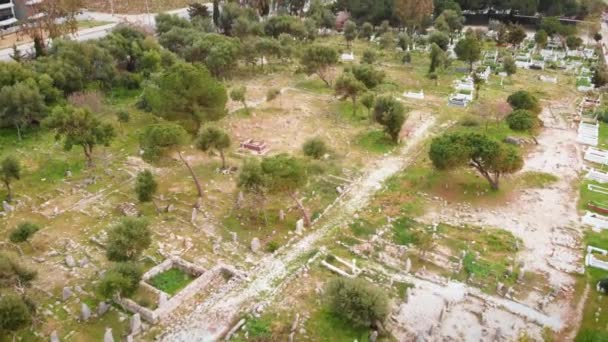 Antiguo cementerio en Alanya, Turquía. Cementerio islámico desde la vista de pájaro — Vídeos de Stock