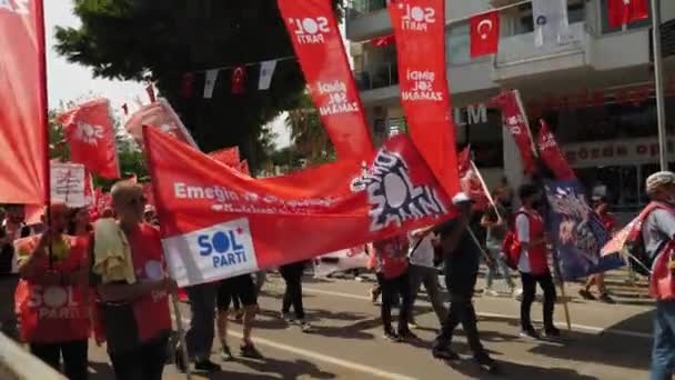 Békés tüntetés Törökország kommunista pártjával való szolidaritásért, Antalya, 2022. május 1. — Stock videók