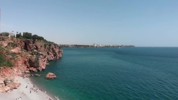 Coastline of Mediterranean Sea at summer hot day. Recreation leisure activity — 비디오