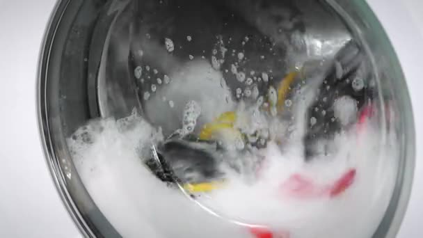 Točící Bubnová Pračka Rotujícím Špinavým Prádlem Uvnitř Pračky Prádlo Pračka — Stock video