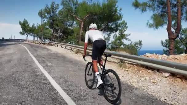 Ciclista Pedalando Bicicletta Facendo Esercizio Resistenza Atleta Professionista Sesso Maschile — Video Stock