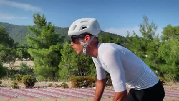 Motivação Desportiva Ciclismo Jovem Confiante Homem Motivado Ciclista Andar Bicicleta — Vídeo de Stock