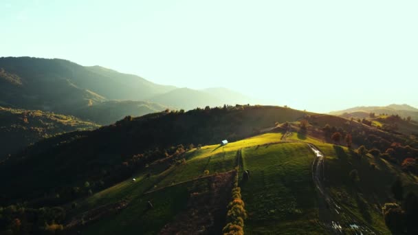 Valle Montagna Nelle Luci Del Tramonto Bellissimo Paesaggio Montagna Colorato — Video Stock