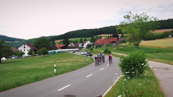 Лидеры Велогонки Велосипедах Поднимаются Гору Велогонке Национальный Чемпионат Швейцарии 2022 — стоковое видео