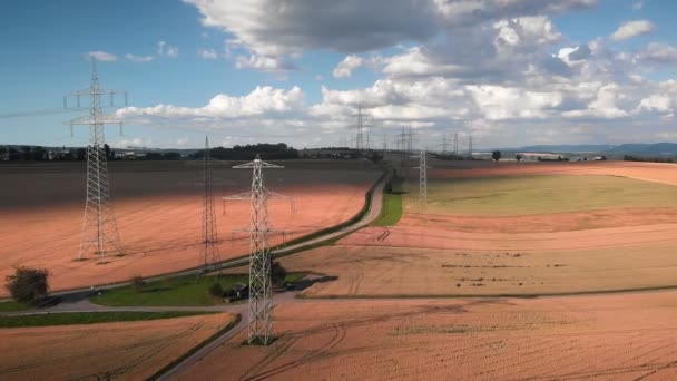 High Voltage Steel Power Pylons Field Countryside Drone Flying Power — Vídeos de Stock