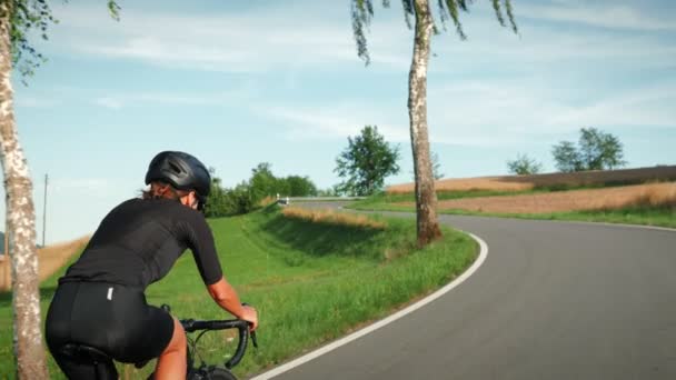 Cyclist Helmet Cycling Bicycle Cycling Sunset Triathlete Training Preparing Bike — Vídeos de Stock